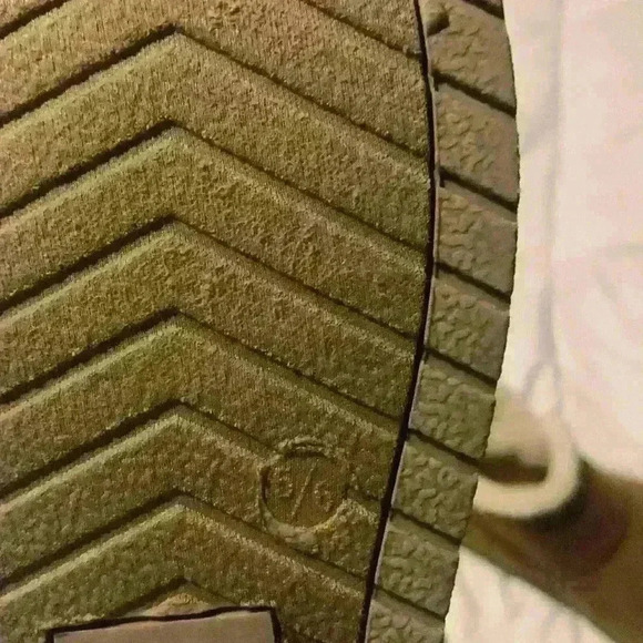 Sherpa boots size 5/6 - Picture 4 of 4